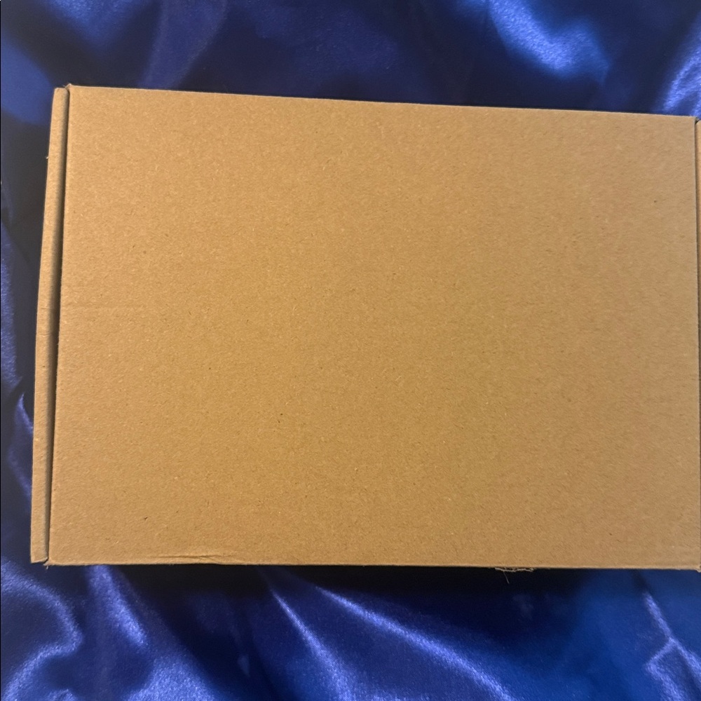 Gold and Silver Floral Clutch - Picture 4 of 10